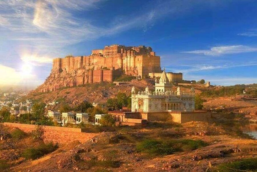 Jodhpur: City Tour by Three-Wheeler Tuk Tuk - Driver, guide, and the difference between the two