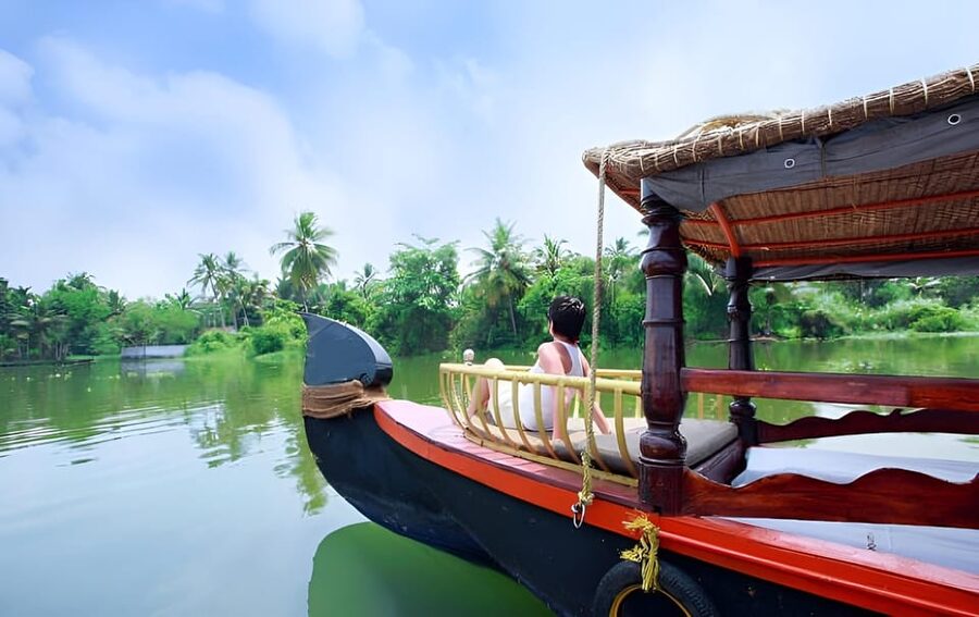 Kerala: Alappuzha River Cruise with Village Walk - Narrow canals where village life comes close