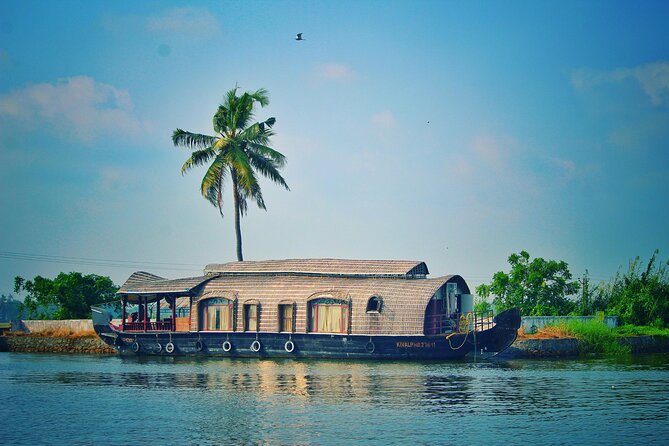 Kerala Beauty, Kochi with Alleppey Houseboat Cruise -03 Days Tour - The short morning cruise and return to Kochi