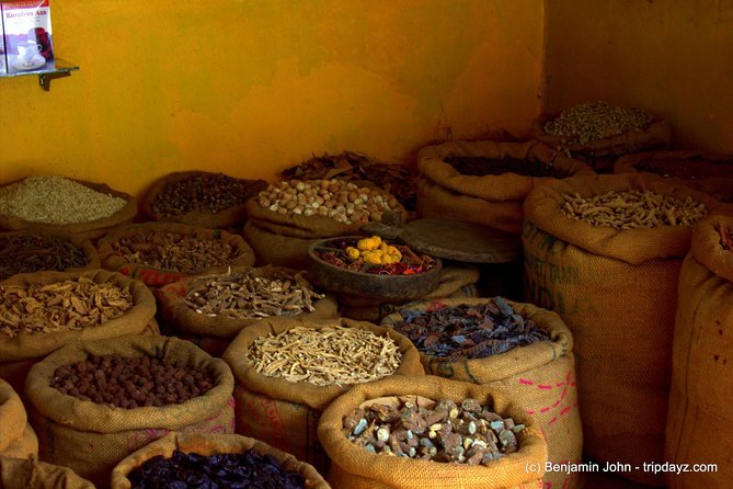 Kochi Tour Guide -A Heritage walking tour in Fort kochi and Mattancherry ! - Jew Town and the Paradesi Synagogue
