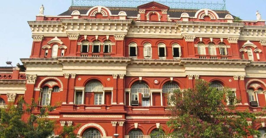 Kolkata: Guided Heritage Walking Tour - St John’s Church and the Last Supper