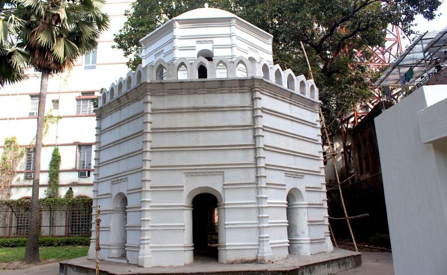 Kolkata: Guided Heritage Walking Tour - Job Charnock’s mausoleum and Kolkata’s contested beginning