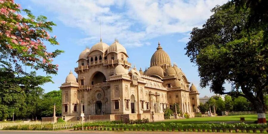 Kolkata: Heritage Walk with Boat Ride and local Transport - Six details that shape the day