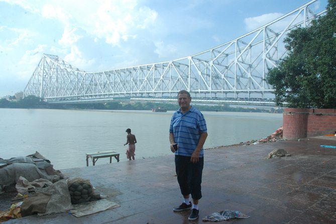 Kolkata - Sounds and Sights - Private Full Day City Tour - Parashnath Jain Temple adds a calm religious pause