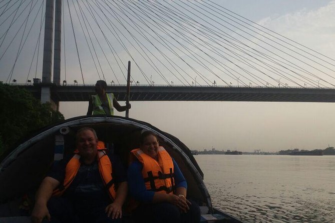 Kolkata tour in private car with guide & lunch for immersive cultural experience - What the private car and guide add