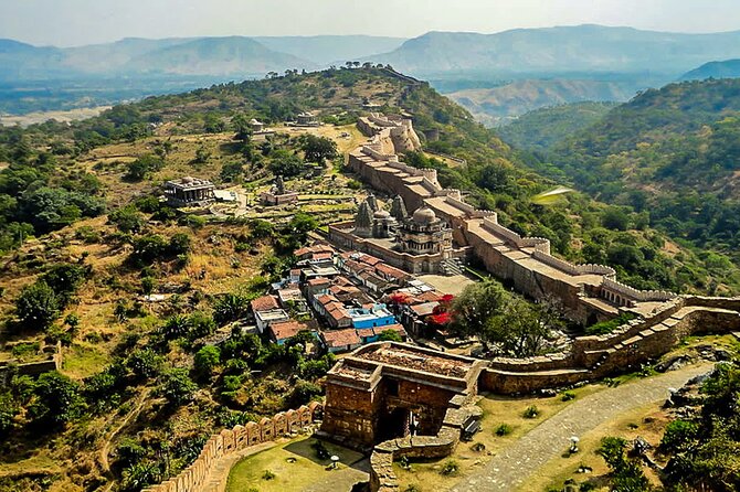 Kumbhalgarh & Ranakpur Day Trip from Udaipur with Guide and Lunch - Pickup from Udaipur and the road north