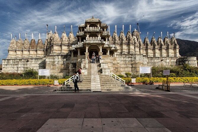 Kumbhalgarh & Ranakpur Day Trip from Udaipur with Guide and Lunch - How the private format changes the day