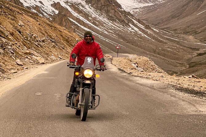Leh Ladakh Motorcycle Tour / Private Luxury Car Tours - Day 2: Army history, Magnetic Hill, and two rivers