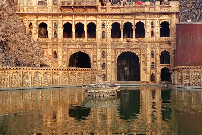 Local breakfast & full city tour by TukTuk - Amber Fort and the view over Maota Lake