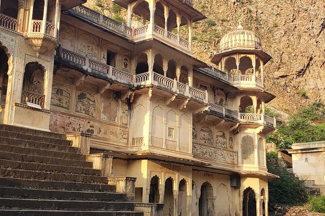 Local breakfast & full city tour by TukTuk - City Palace and Jaipur’s royal collections