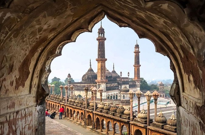 Lucknow tour in one day - Private & guided tour - La Martiniere College and a different kind of Lucknow