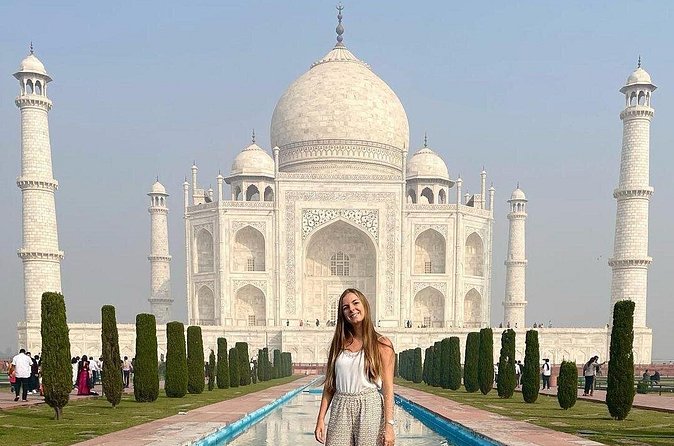 Luxury Same Day Taj Mahal tour From Delhi - All Inclusive - Five-star lunch at the DoubleTree by Hilton