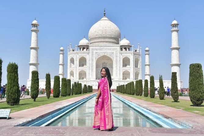 Luxury Same Day Taj Mahal tour From Delhi - All Inclusive - What a private guide adds at the monument