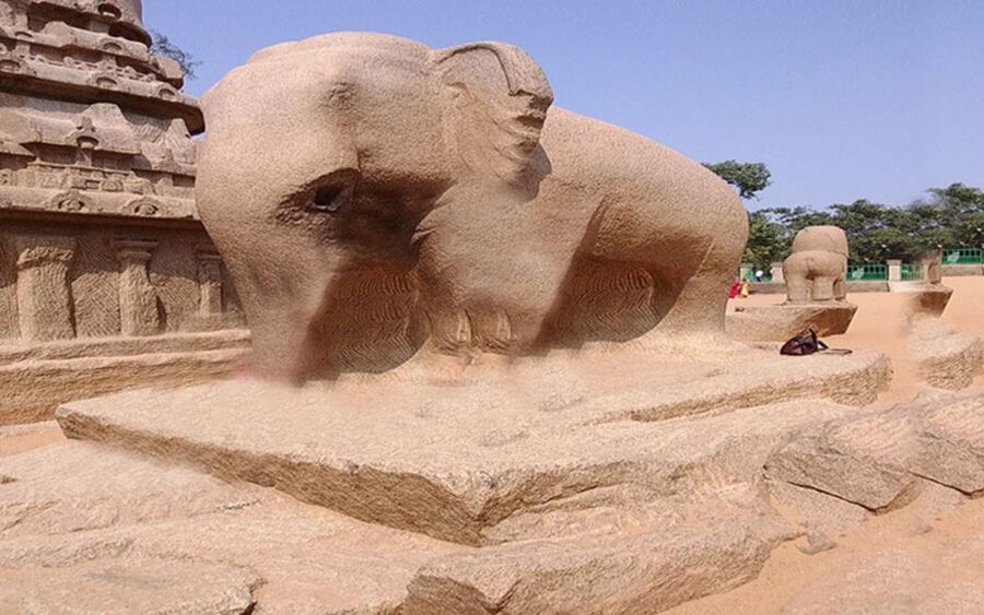 Mahabalipuram and Kanchipuram Private Caves & Temples Tour - Lunch in Mahabalipuram, with the bill separate