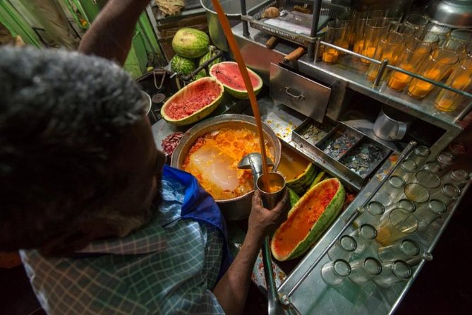 Mohd Ali Road Kebab & Curry Food Trail in Mumbai with Guide - Shree S V Enterprises and the buttery chicken opening