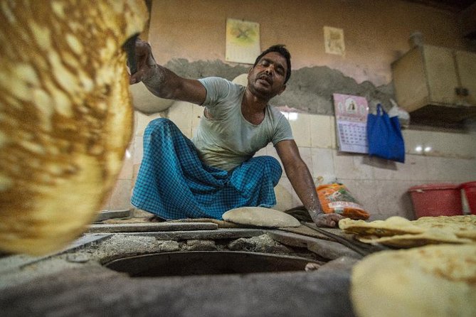 Mohd Ali Road Kebab & Curry Food Trail in Mumbai with Guide - Tawakkal Sweets and the final taste