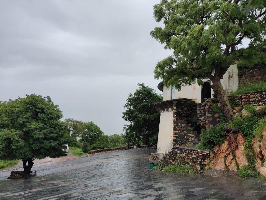 Monsoon Palace (Sajjangarh) E-bike Trail - Why the ride to Sajjangarh is better than a quick car trip