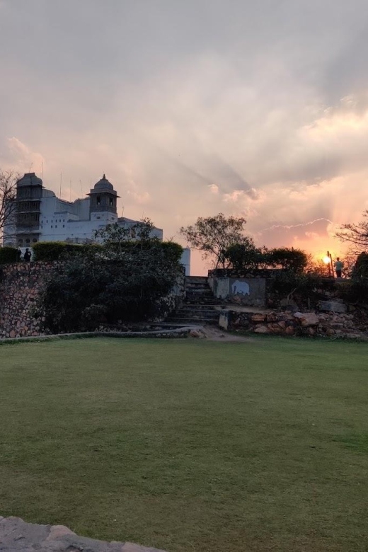 Monsoon Palace (Sajjangarh) E-bike Trail - Who will enjoy this e-bike trail most