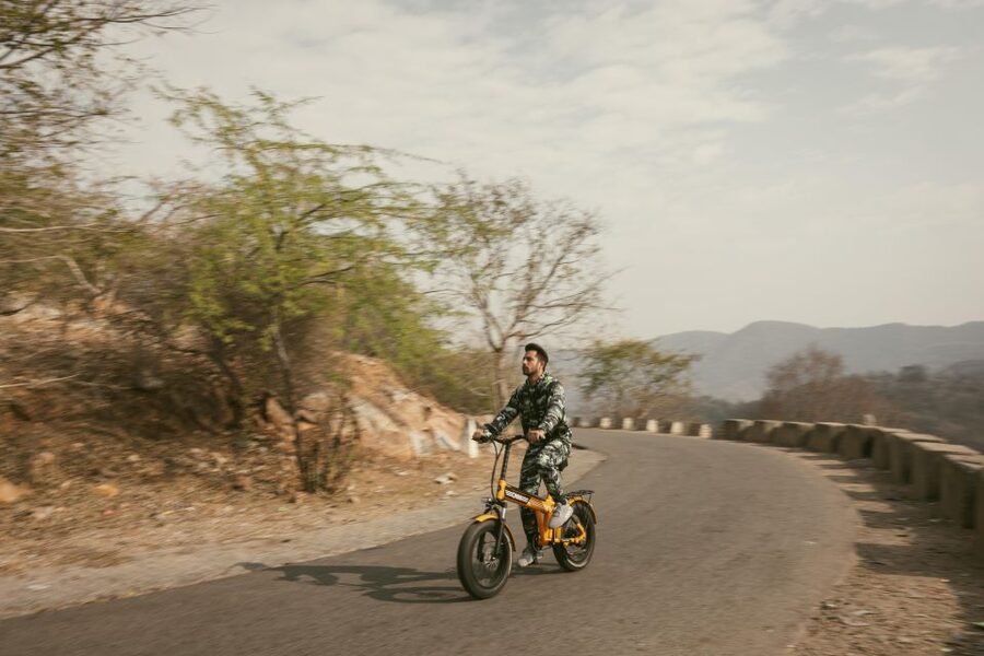 Monsoon Palace (Sajjangarh) E-bike Trail - Starting with an e-bike and a local guide