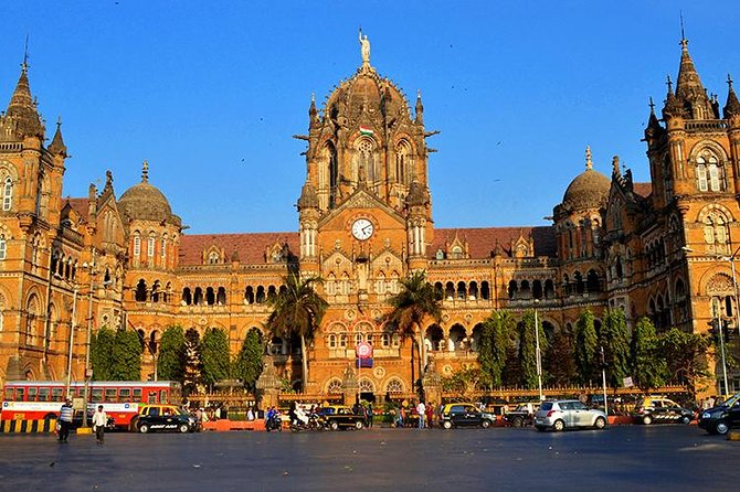 Mumbai City of Dreams Tour in Private Vehicle - Fort district architecture in quick view