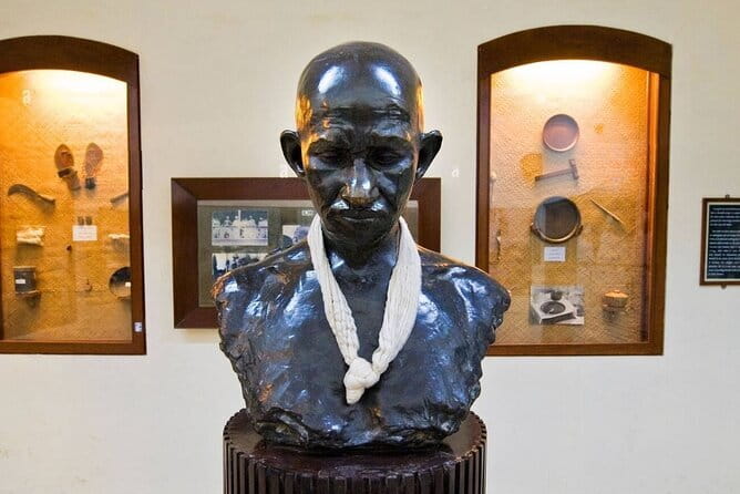 Mumbai City Tour with Licensed Guide and Lunch - Why this tour works for a first day in Mumbai