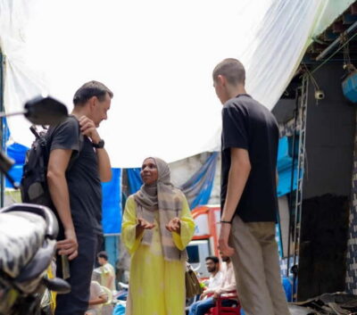 Dharavi Slum and Dhobi Ghat Laundry Tour