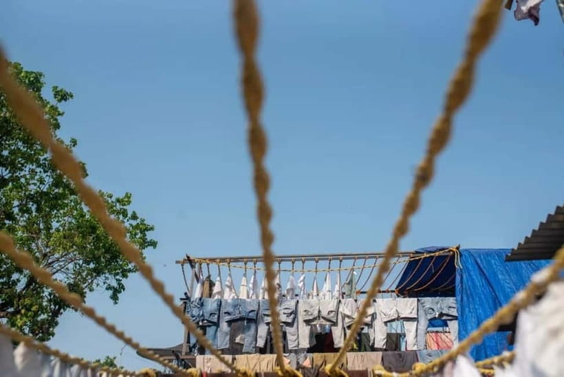 Mumbai: Dharavi Slum and Dhobi Ghat Laundry Tour - What guides add to the experience