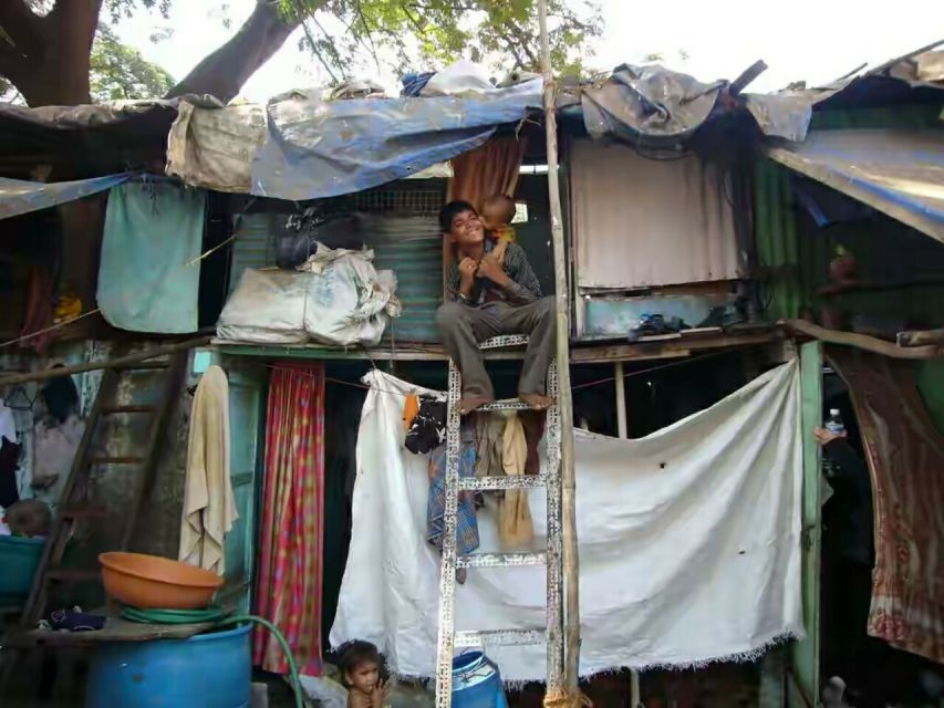 Mumbai: Dharavi Slum Slumdog Millionaire Tour with a Local - Seeing Dharavi’s workshops and recycling economy