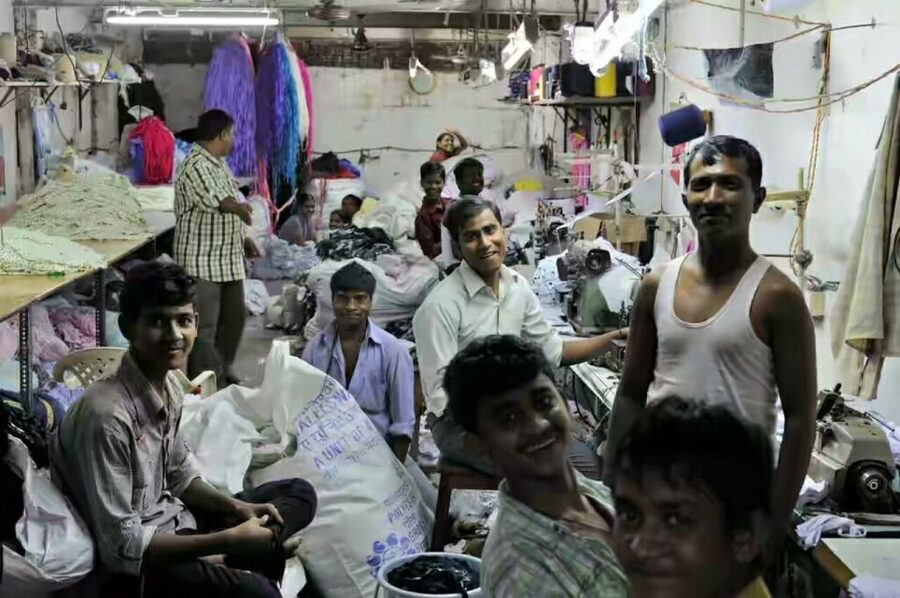 Mumbai: Dharavi Slum Slumdog Millionaire Tour with a Local - What the guides add to the experience