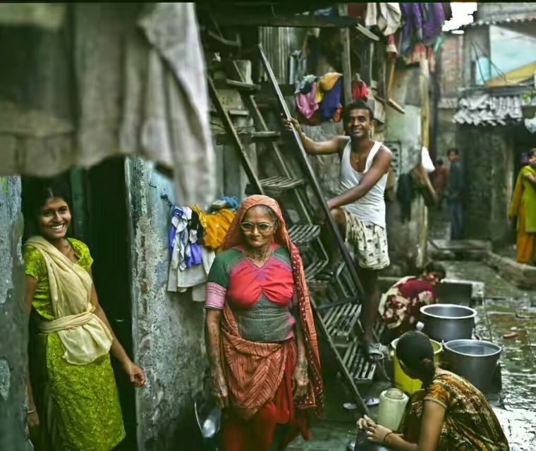 Mumbai: Dharavi Slum Slumdog Millionaire Tour with a Local - Meeting your guide at the edge of Dharavi