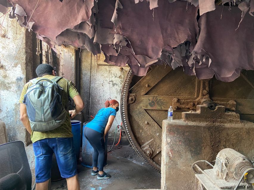 Mumbai: Dharavi Slum Walking Tour by First Female Tour Guide - Recycling Shows Dharavi’s Business Sense