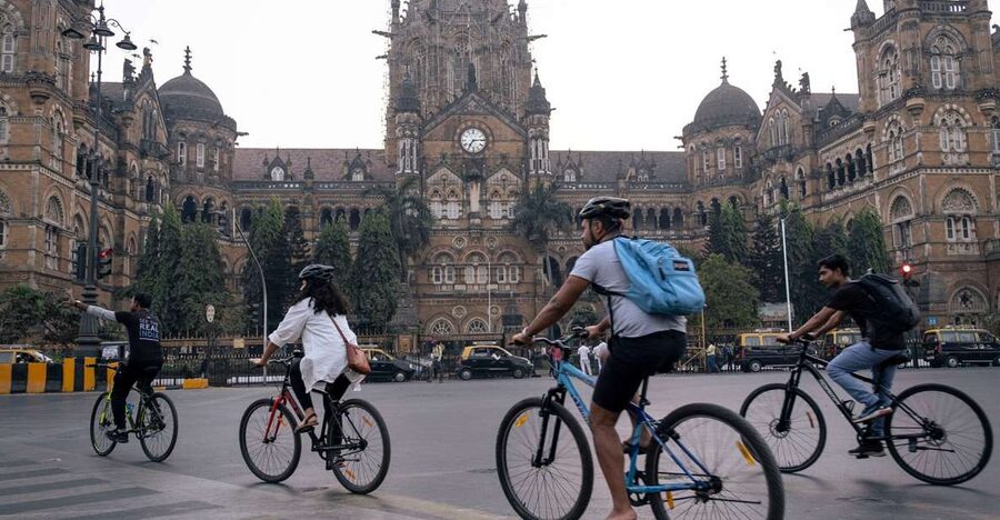 Mumbai: Early Morning Bicycle Tour - Back to Colaba, then breakfast at Madras Cafe