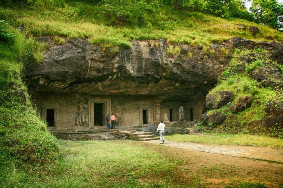 Mumbai: Elephanta Caves Half-Day Guided Tour with Expert - The ferry from Mumbai takes about an hour