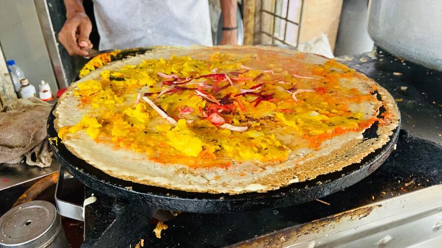 Mumbai: Evening Street Food Tasting & Cultural Market Tour - Girgaon Chowpatty and beachside snacks