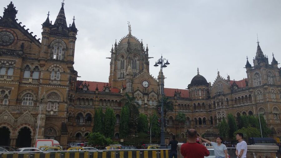 Mumbai: Full-Day Private Sightseeing Tour - Colaba brings in shopping and atmosphere