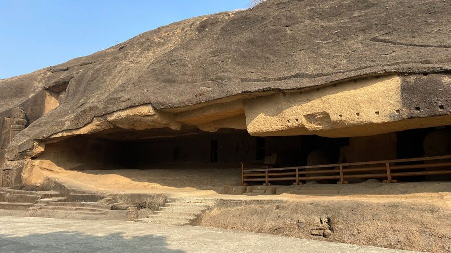Mumbai: Kanheri Caves and The Golden Pagoda Temple - Why these two places work well together