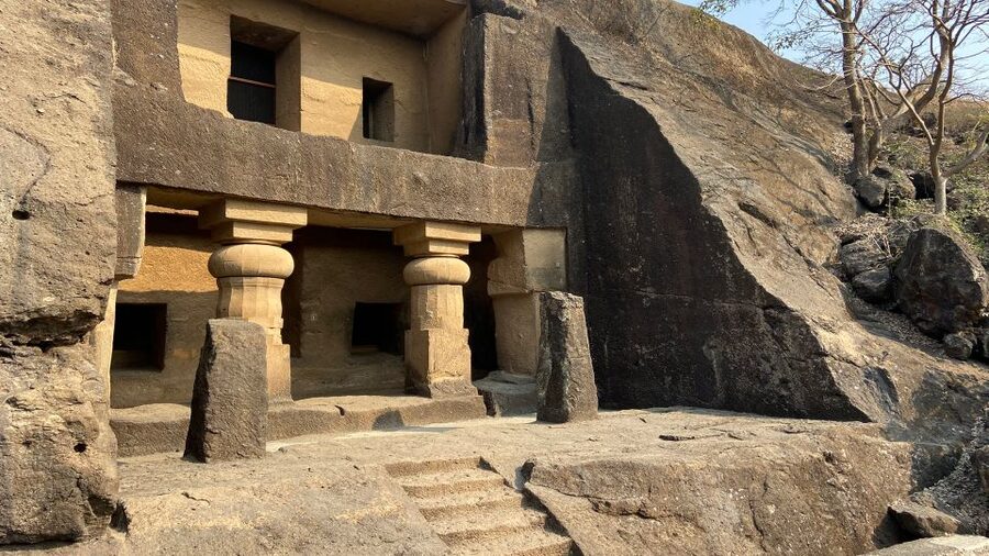Mumbai: Kanheri Caves and The Golden Pagoda Temple - Walking through the Kanheri Caves