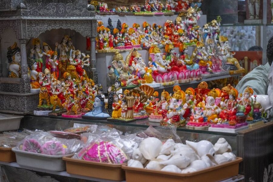 Mumbai: Local Markets & Temples Tour - Zaveri Bazaar and Mumbai’s oldest lanes