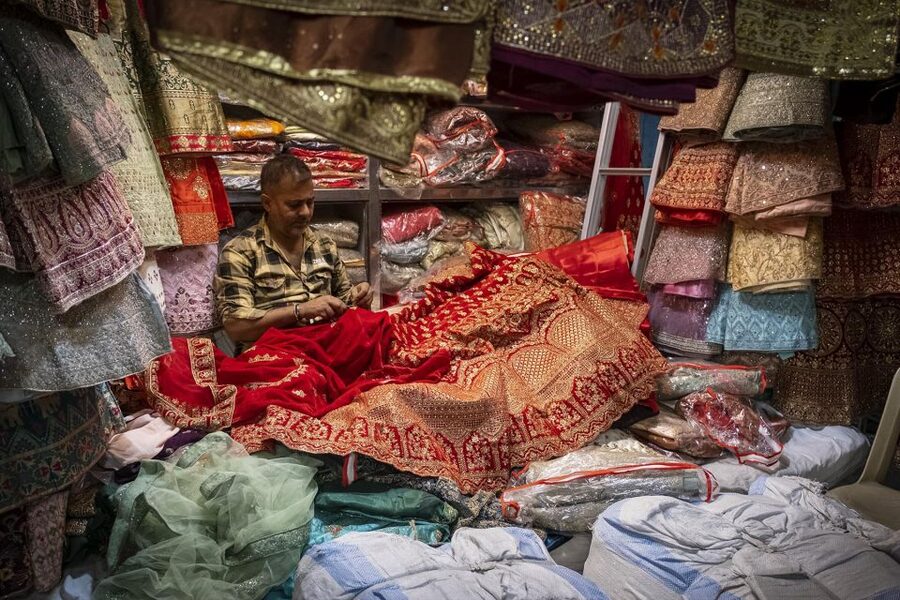 Mumbai: Local Markets & Temples Tour - Mumbadevi Temple and the meaning behind Mumbai