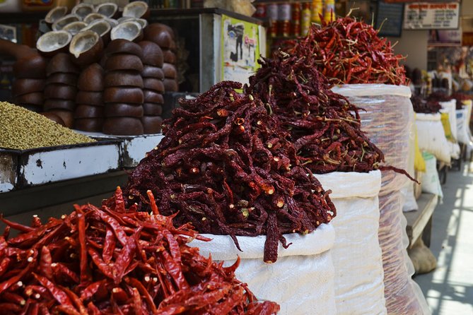 Mumbai Market Tour in Private Vehicle - Chor Bazaar: the longest stop and the widest browsing window