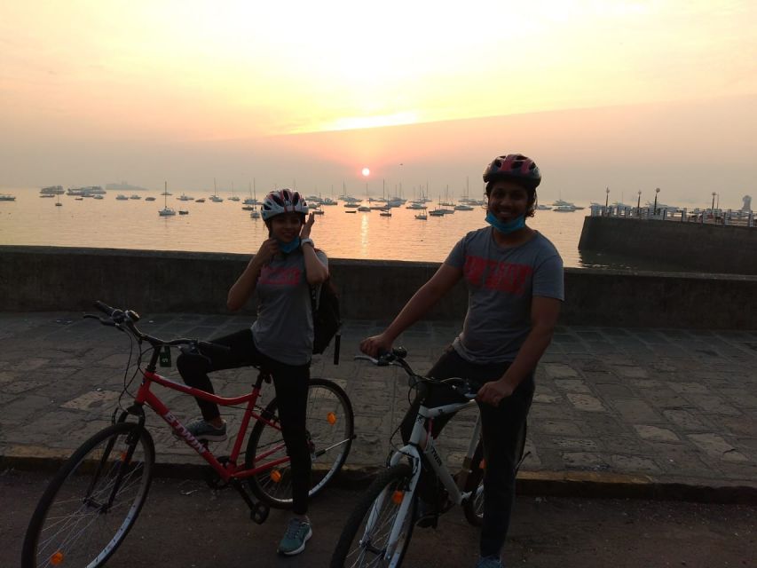 Mumbai: Morning Bicycle Tour - The Gateway of India before the crowds