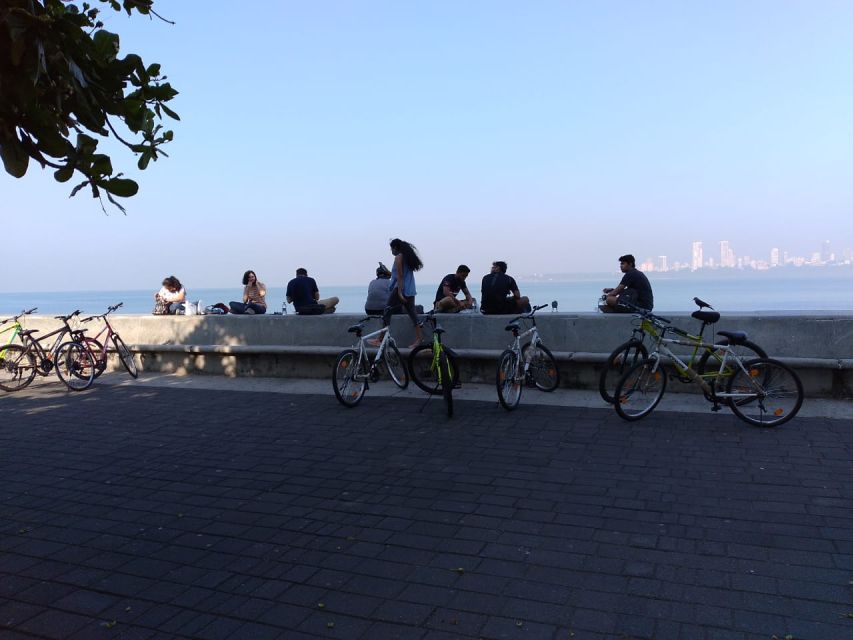 Mumbai: Morning Bicycle Tour - Marine Drive and the Arabian Sea breeze