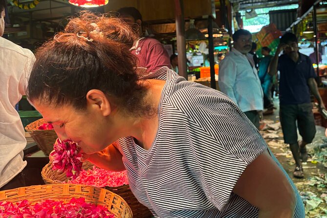 Mumbai Morning Market Tour of Flowers, Fish, and More - Sassoon Dock: Mumbai’s fish market in full operation