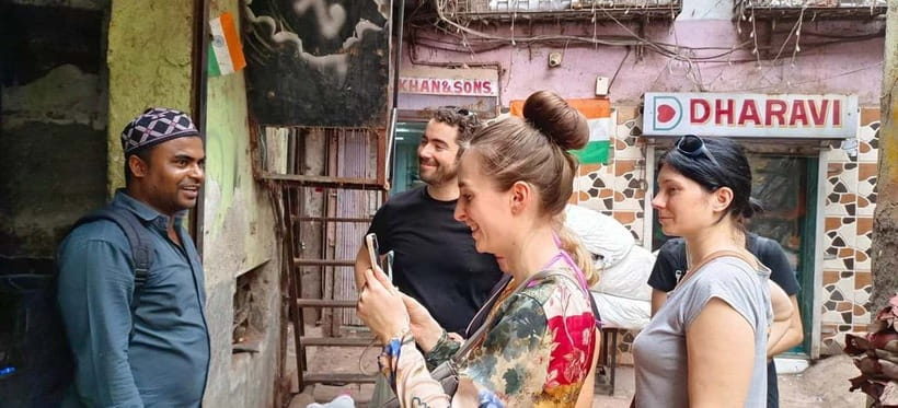 Mumbai: Private Dhobi Ghat Laundry & Slum Tour with Pickup - Moving from laundry to Dharavi