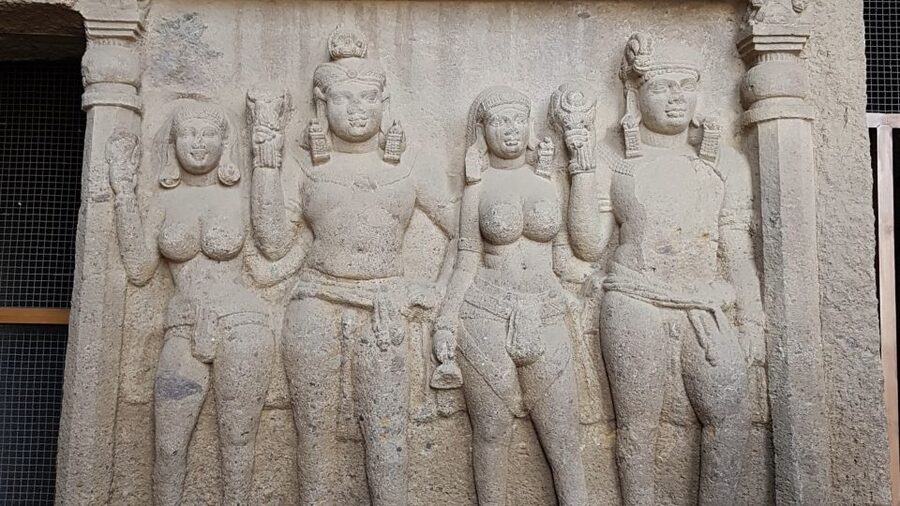 Mumbai: Private tour for Kanheri Caves and Golden Pagoda - Five important caves from a 109-cave complex