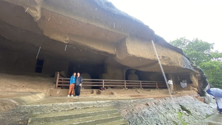 Mumbai: Private tour for Kanheri Caves and Golden Pagoda - The main hall and its remarkable carvings