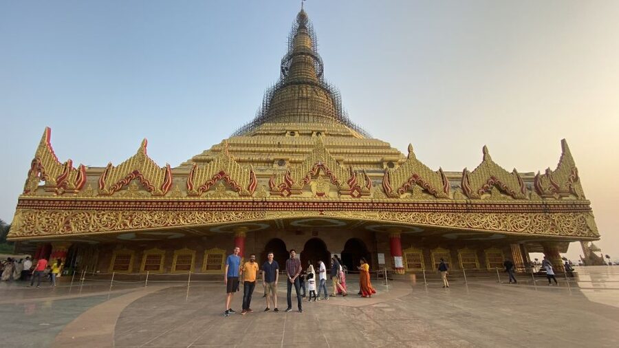 Mumbai: Private tour for Kanheri Caves and Golden Pagoda - The ferry and the change of pace