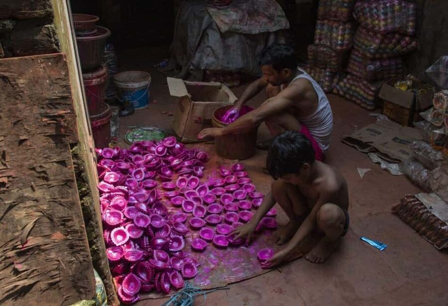 Mumbai Slum Tour - Visit Dharavi Slum with Local Guide - Leather, Garments, Recycling, and Pottery