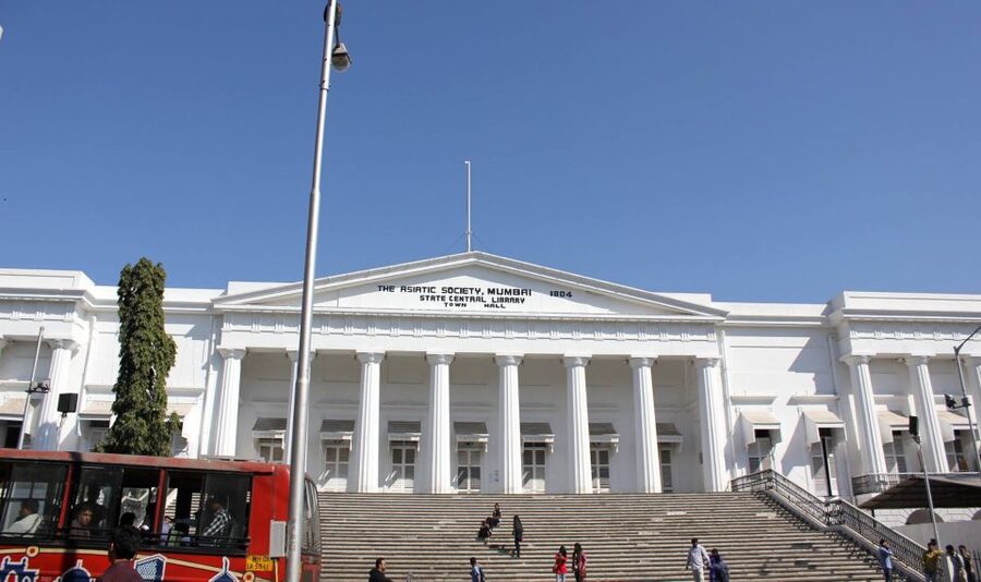Mumbai: South Mumbai Heritage Walking Guided Tour - What the guides add to the three-hour route