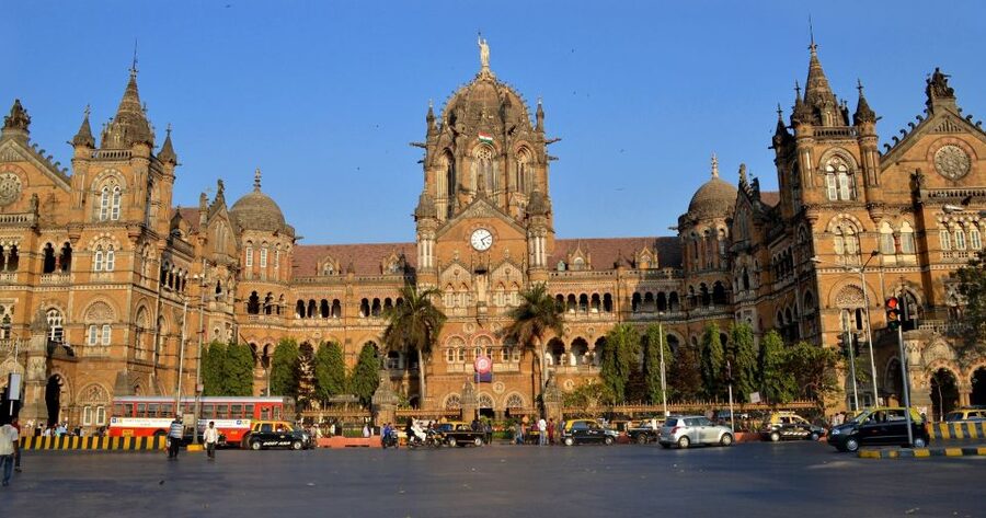 Mumbai: South Mumbai Heritage Walking Guided Tour - Chhatrapati Shivaji Terminus: begin with Mumbai at full volume
